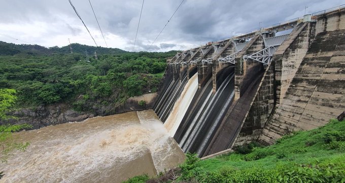 cel-realiza-descarga-de-agua-de-central-5-de-noviembre